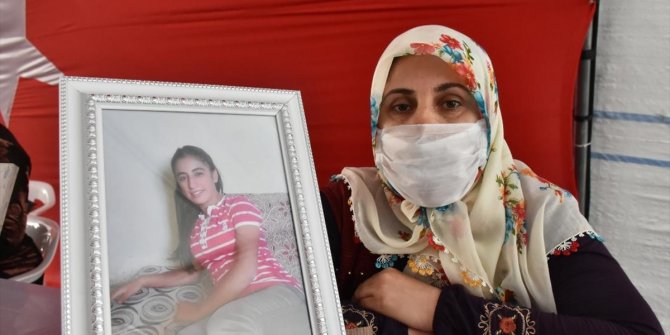 HDP önündeki ailelerin evlat nöbeti 301'inci gününde... Kızımı bıraksınlar, gelsin