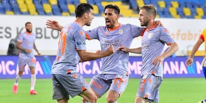 Başakşehir hedefe yürüyor