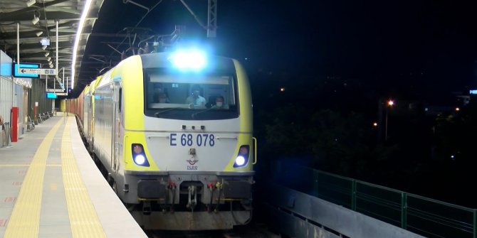 Marmaray'dan 100'üncü yük treni geçti