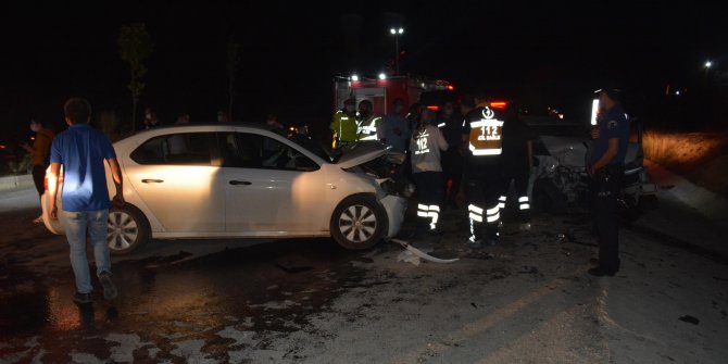 Bilecik’te iki otomobil çarpıştı: 6 yaralı