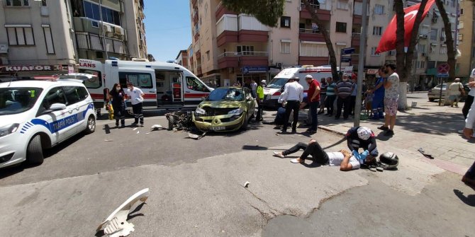 Kavşakta otomobille motosiklet çarpıştı: 3 yaralı