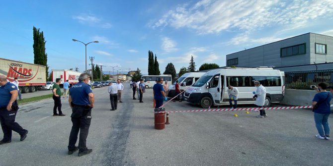Servis sürücüsü aracında başından ve göğsünden vurularak öldürüldü