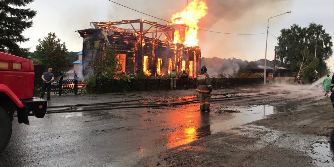 Rusya’da 19’uncu yüzyıldan kalma ahşap kilisede yangın