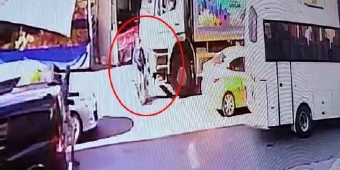 Çöp kamyonu kadını ezdi
