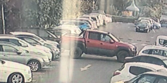 Siteden çaldığı araç ile en az 9 araca çarpıp, bir evin bahçe duvarını yıktı