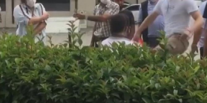 Kadıköy'de kadına laf atan kişiye dayak
