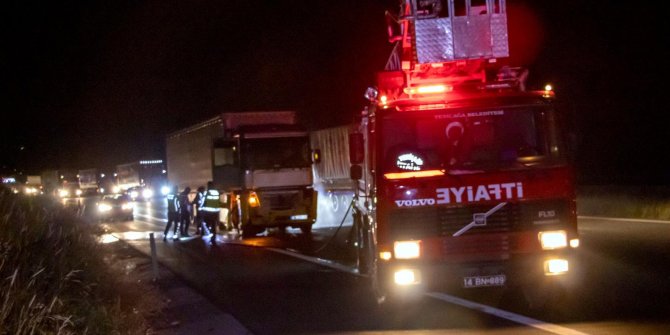 Alkollü sürücünün kullandığı TIR, başka TIR'a çarpıp yandı
