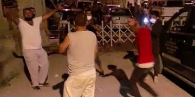 Mahalleli karantinanın bitişini oynayarak kutladı