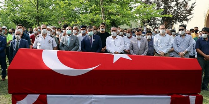 Denizde boğulan polis memuru toprağa verildi