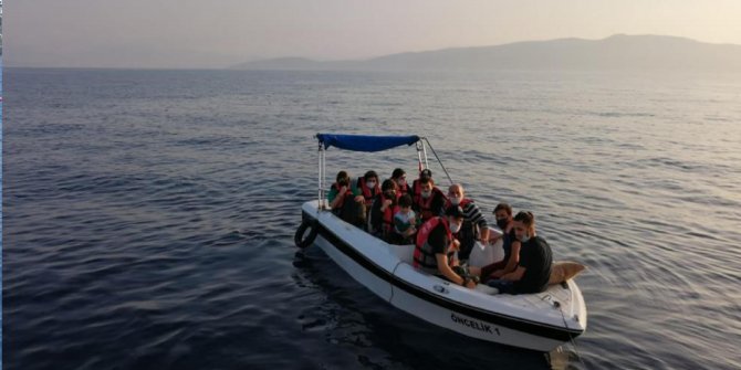 Türk kara sularına itilen 11 göçmen kurtarıldı