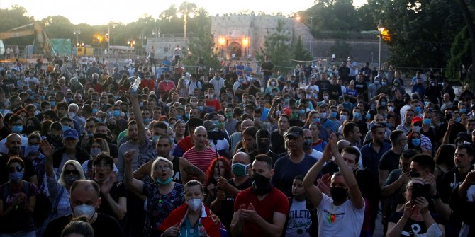 Sırbistan'da Kovid-19 tedbirlerine karşı gösteriler sürüyor