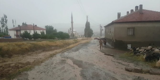 Sivas'ta sağanak sele neden oldu