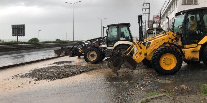 Rize’de şiddetli yağış hayatı olumsuz etkiliyor