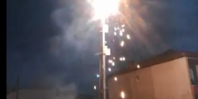 Elektrik direğinde çıkan yangın korkuttu