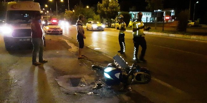 Otomobil elektrikli bisiklete çarptı: 4 yaralı