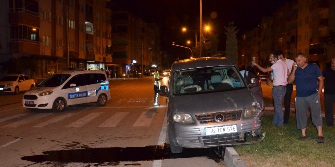 Hafif ticari aracın çarptığı yaşlı adam yaralandı