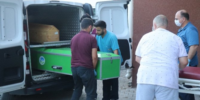 Silahla vurularak öldürülen anne ile kızın cenazeleri adli tıpa kaldırıldı