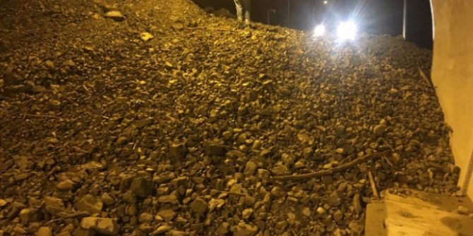 Artvin-Erzurum yolu heyelan nedeniyle ulaşıma kapandı