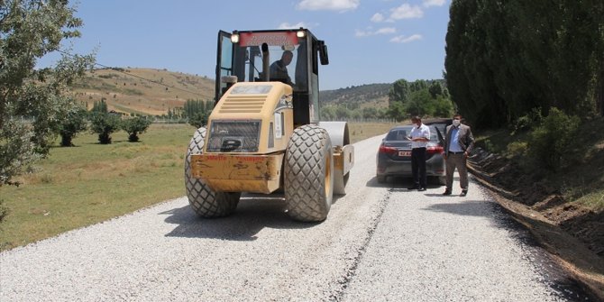 Yalıhüyük Belediyesi'nin asfaltlama çalışmaları sürüyor