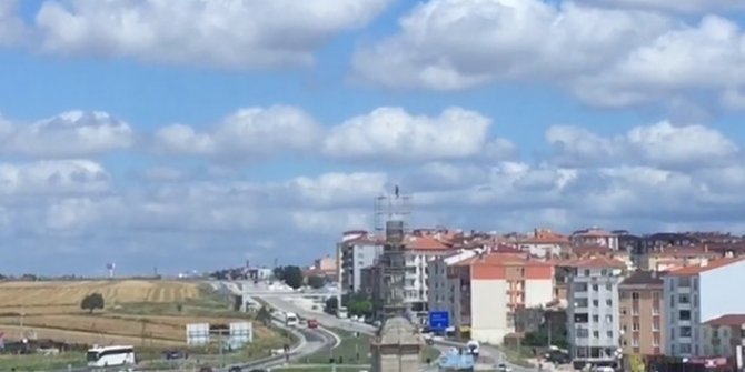 Güvenlik önlemleri olmadan on metrelerce yükseğe çıktı