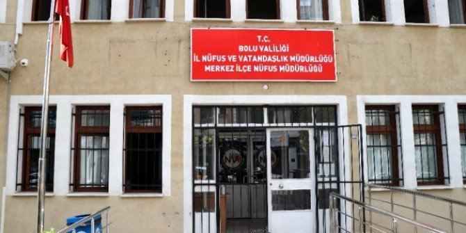 Nüfus müdürlüğüne girdi ‘Eşim korona virüslü, ben de size virüs hediye getirdim’ dedi