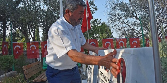 Şehit ikizlerin babasından duygulandıran ziyaret