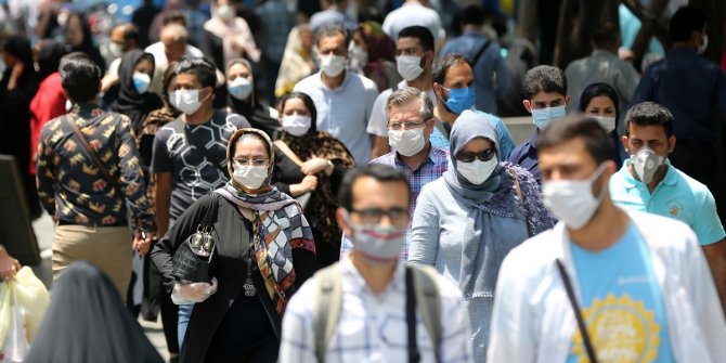 İran'da son 24 saatte Kovid-19'dan 216 kişi hayatını kaybetti