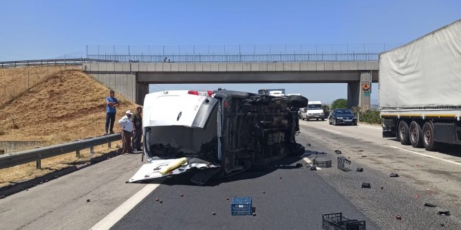 Lastiği patlayan minibüs devrildi: 1 ölü, 1 yaralı