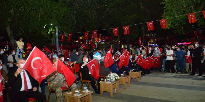 Elazığ'da 15 Temmuz Demokrasi Meydanı'nda 'Demokrasi Nöbeti' tutuldu
