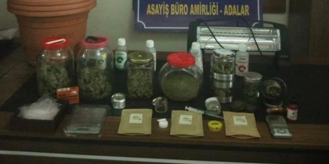 Hollanda'dan kargoyla uyuşturucu getirten 3 kişi yakalandı