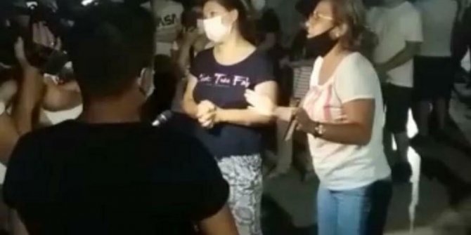 Veliler okul bahçesinde öğretmen seçimi için beklerken virüsü unuttu