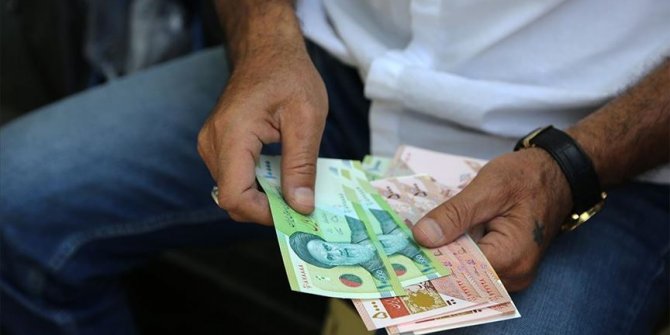 İran'da dolar ilk kez 25 bin tümeni aşarak rekor kırdı