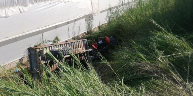 Antalya’da traktör devrildi: 1 ölü