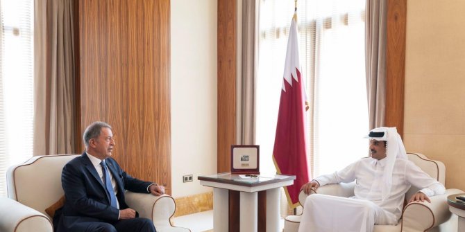 Bakan Akar, Katar Emiri Al Thani ile görüştü