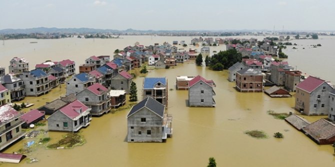 Çin'de sel felaketi milyonlarca kişiyi etkiledi
