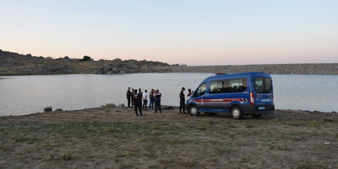 Gölette eşinin gözü önünde boğuldu