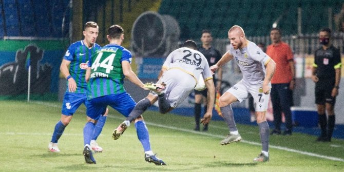 Süper Lig: Çaykur Rizespor: 3 - Yeni Malatyaspor: 0 (İlk yarı)