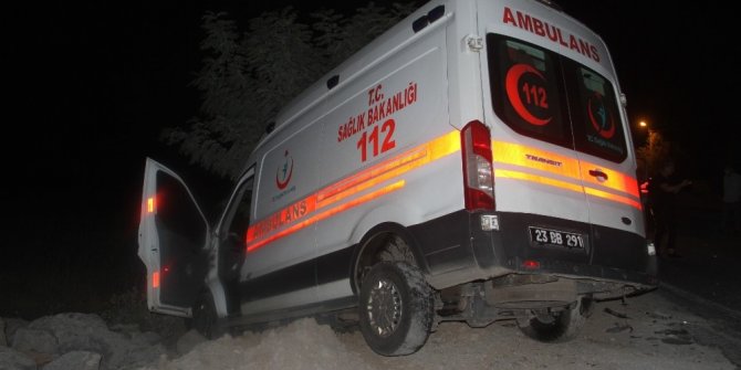 Ambulans ile pikap çarpıştı: 5 yaralı