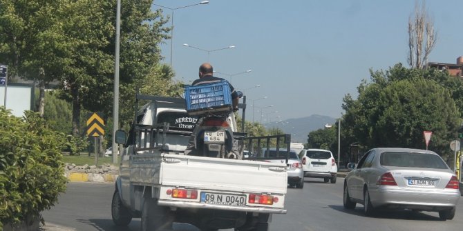 Motosiklet üzerinde ilginç yolculuk