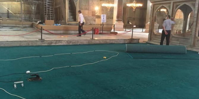 Ayasofya'da şuana kadar 8 saf döşendi