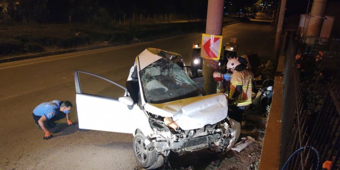 Otomobil beton direğe çarptı; 3 ölü, 1 ağır yaralı