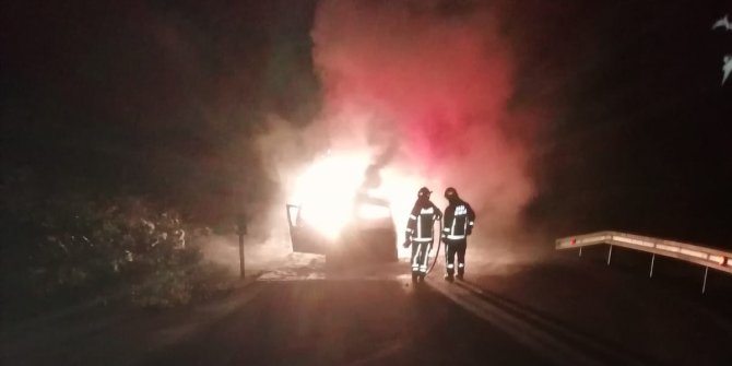 Bir gün önce aldığı otomobil alev alev yandı