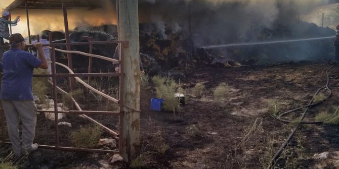 Karaman'daki yangında 3 bin saman balyası yandı