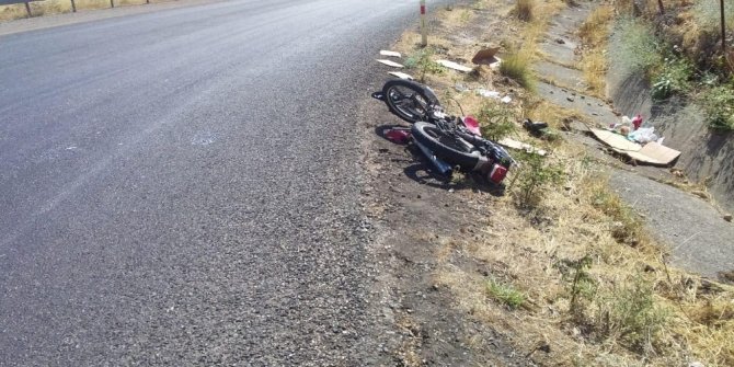 Siirt’te motosiklet tırla çarpıştı: 2 yaralı