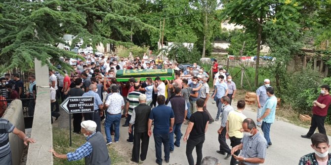 Bursa'da kazada ölen gençler defnedildi