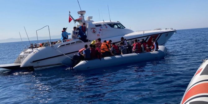 İzmir'de 44 göçmen kurtarıldı