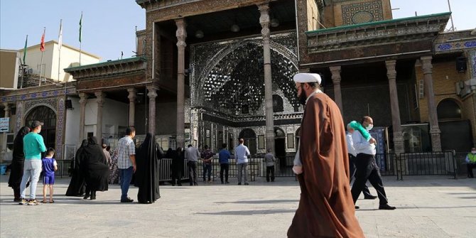 İran, Kovid-19’un ikinci dalgasında kısmı kısıtlamaları yeniden hayata geçirdi