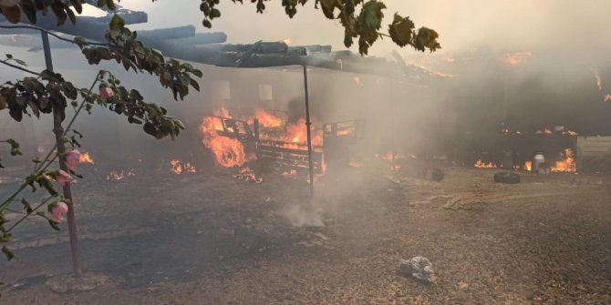 Saman deposunda yangın