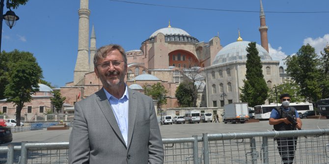 'Ayasofya'da kayıp eserler var' iddialarına İstanbul Kültür ve Turizm Müdürü'nden yanıt