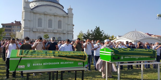 Pompalı tüfekle öldürülen baba oğul, toprağa verildi